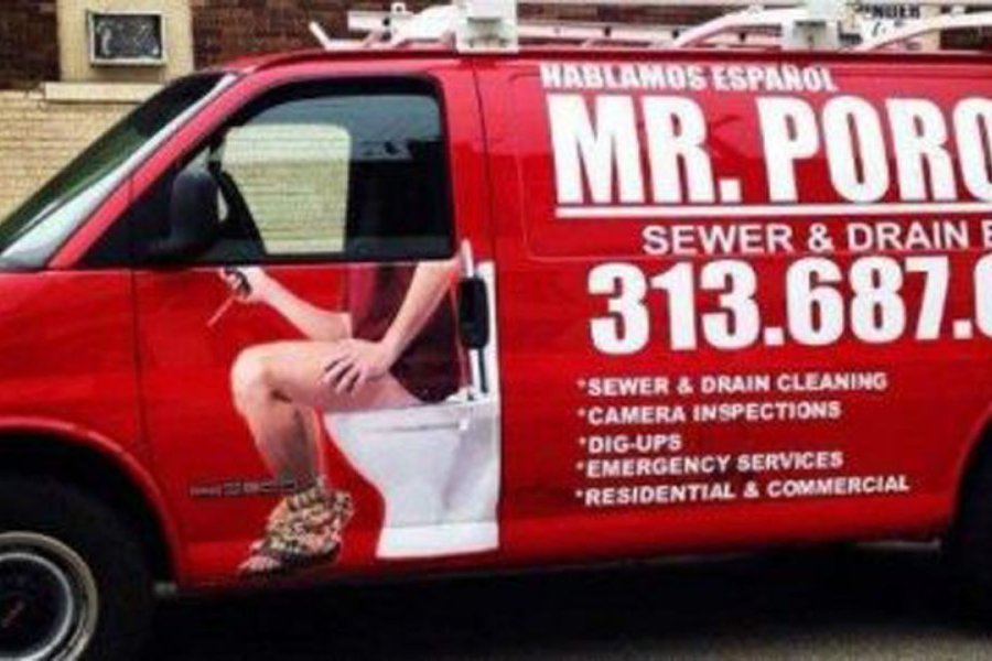 La empresa de plomería tiene un inusual nombre. La empresa de plomería tiene un inusual nombre.
