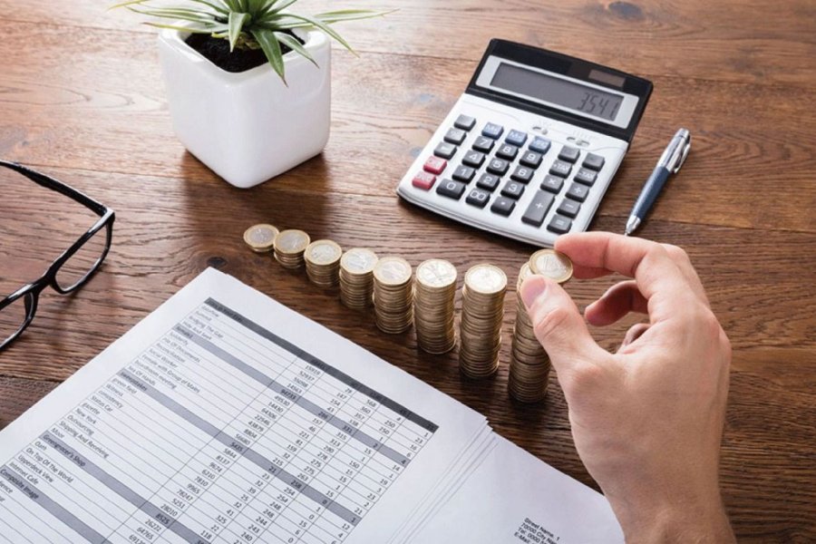 La República Argentina se encuentra sumida en una constante crisis de sus finanzas públicas La República Argentina se encuentra sumida en una constante crisis de sus finanzas públicas