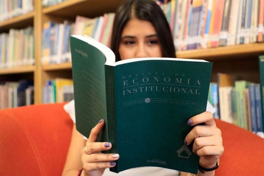 Pero hace tiempo he empezado a comprender que una cosa es leer y comprender algo, y otra muy distinta es creerme con responsabilidad para enfrentar un área determinada Pero hace tiempo he empezado a comprender que una cosa es leer y comprender algo, y otra muy distinta es creerme con responsabilidad para enfrentar un área determinada