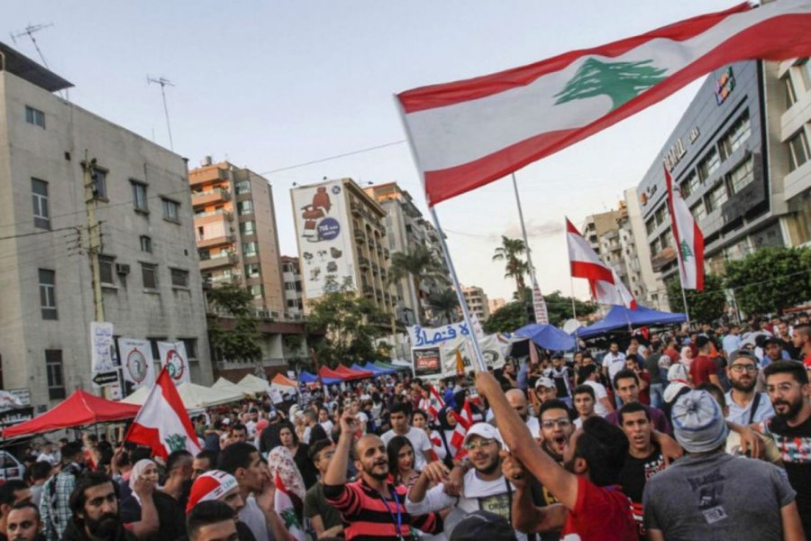 Aunque el futuro político del Líbano no está claro por la cantidad de fuerzas intervinientes, tanto internas como externas; hay voces que piden que el país se transforme en una especie de estado federado al estilo Suiza con cantones independientes si Aunque el futuro político del Líbano no está claro por la cantidad de fuerzas intervinientes, tanto internas como externas; hay voces que piden que el país se transforme en una especie de estado federado al estilo Suiza con cantones independientes si