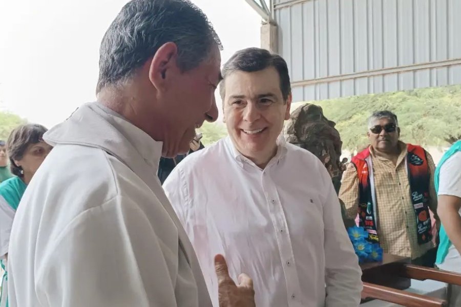 Tenti dialoga con el Gobernador. Tenti dialoga con el Gobernador.