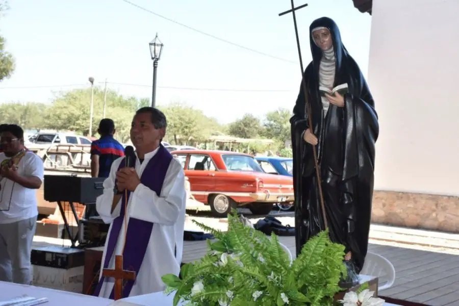La imagen de la santa en el templo. La imagen de la santa en el templo.