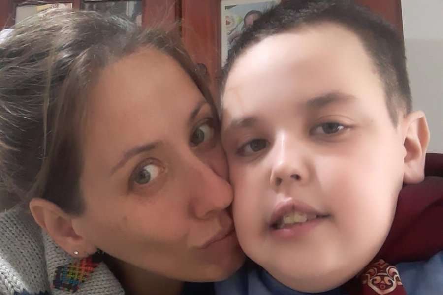 Él solo derrocha amor y felicidad. Él solo derrocha amor y felicidad.