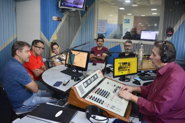 José María (h), Blas y Milagros Cantos, en el aniversario de Radio LV11