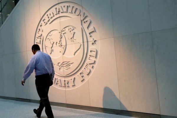 El FMI proyectaba inflación de 70% anual y ahora de 150%: qué pasó