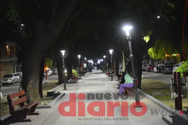 La intendente Fuentes habilitó la nueva iluminación de calle Absalón Rojas y del Paseo España