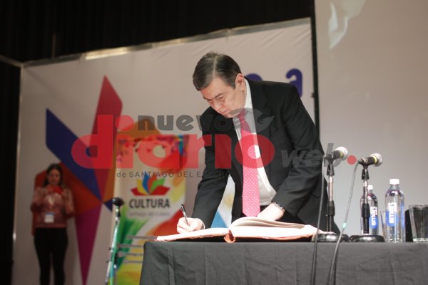 El gobernador firmó el acuerdo para la realización de la 14ª Feria Provincial del Libro