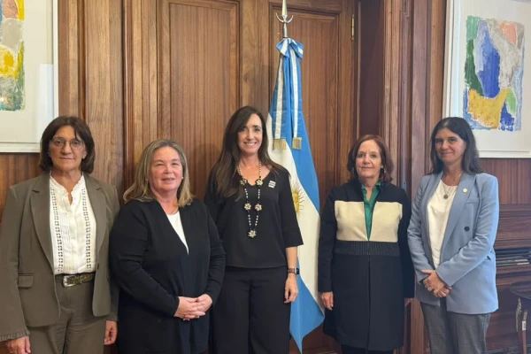  Villarruel recibió a dos senadoras que reclamaron por la inclusión de mujeres en el tribunal