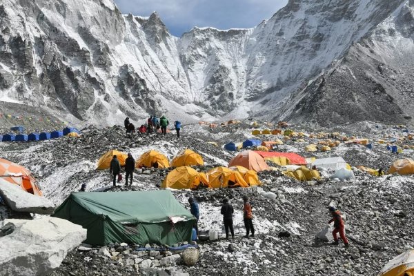 Hallan cadáver del segundo alpinista mongol desaparecido en el Everest