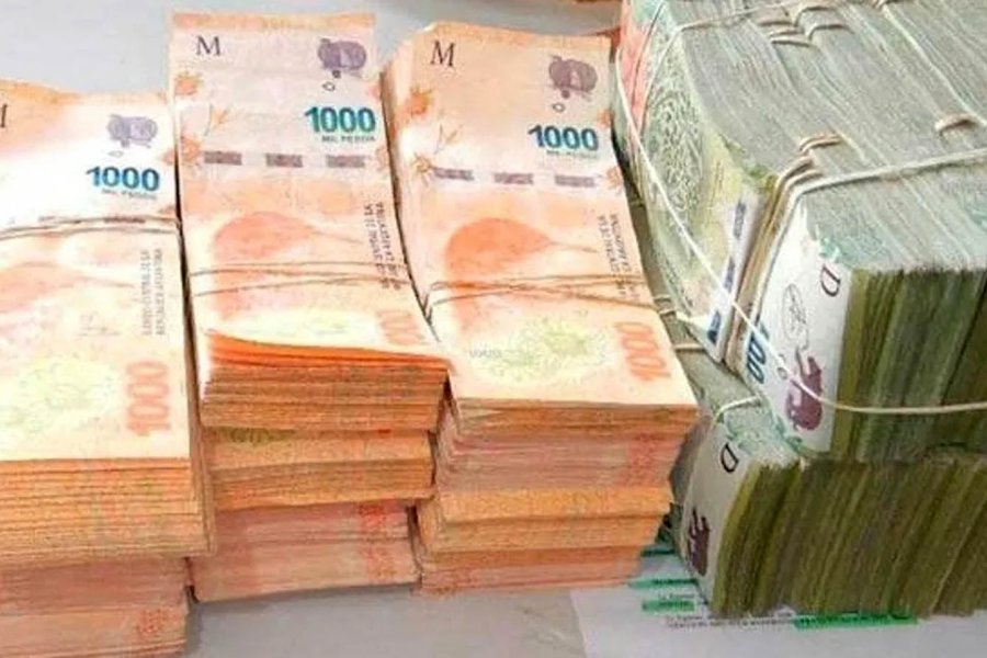 La plata estaba en una bolsa. La plata estaba en una bolsa.