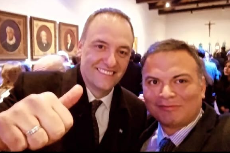 Molina junto con Manuel Adorni, vocero de Milei. Molina junto con Manuel Adorni, vocero de Milei.