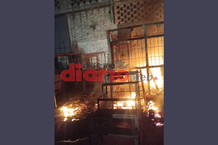 Los bomberos trabajaron durante varias horas. Los bomberos trabajaron durante varias horas.