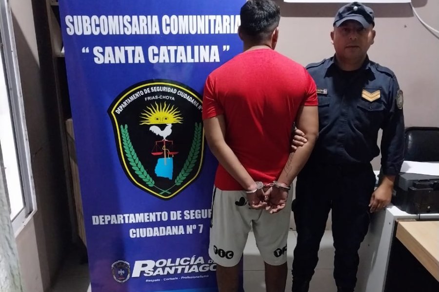 Fue alojado en la subcomisaría de Santa Catalina. Fue alojado en la subcomisaría de Santa Catalina.