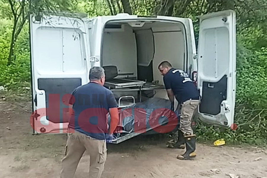 El cuerpo fue trasladado a la morgue. El cuerpo fue trasladado a la morgue.