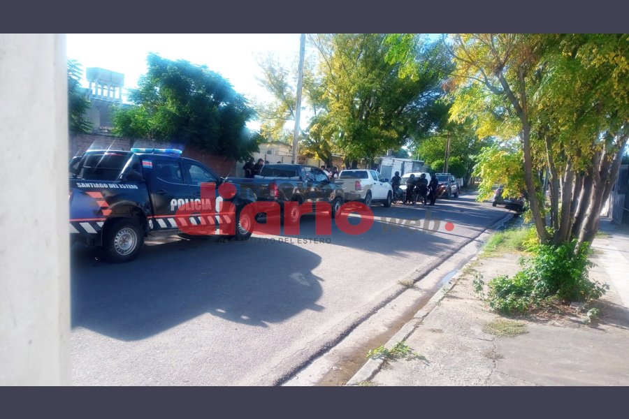 La Policía realizó el allanamiento. La Policía realizó el allanamiento.