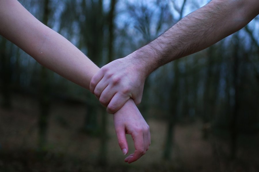 La víctima recibe asistencia psicológica. La víctima recibe asistencia psicológica.