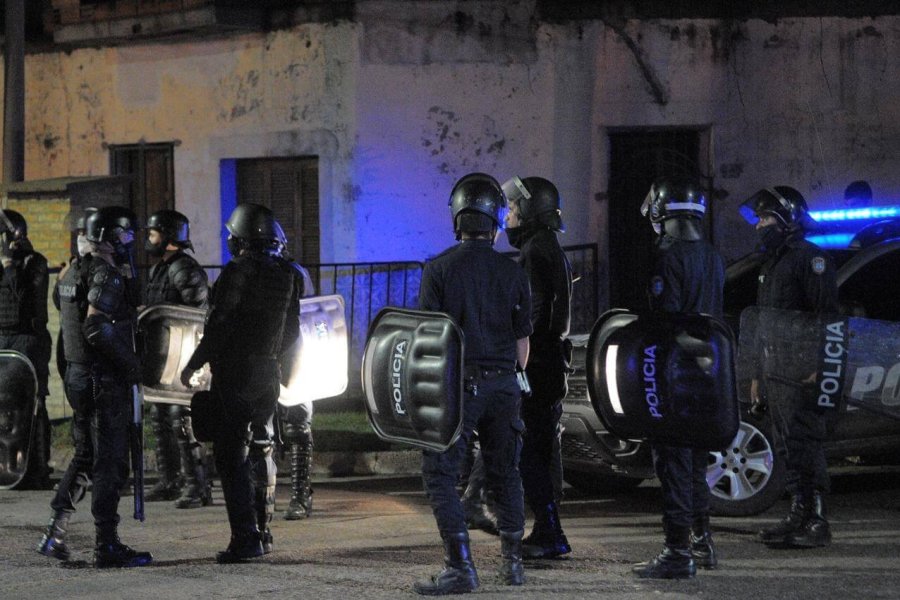 Los efectivos intervinieron en el incidente. Los efectivos intervinieron en el incidente.