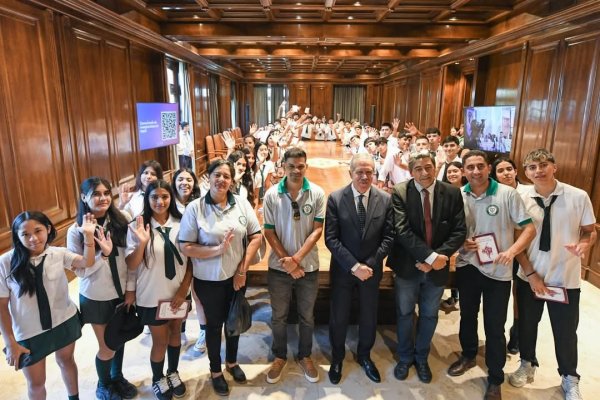 El Jefe de Gabinete Elías Suárez recibió alumnos del secundario de Sacháyoj