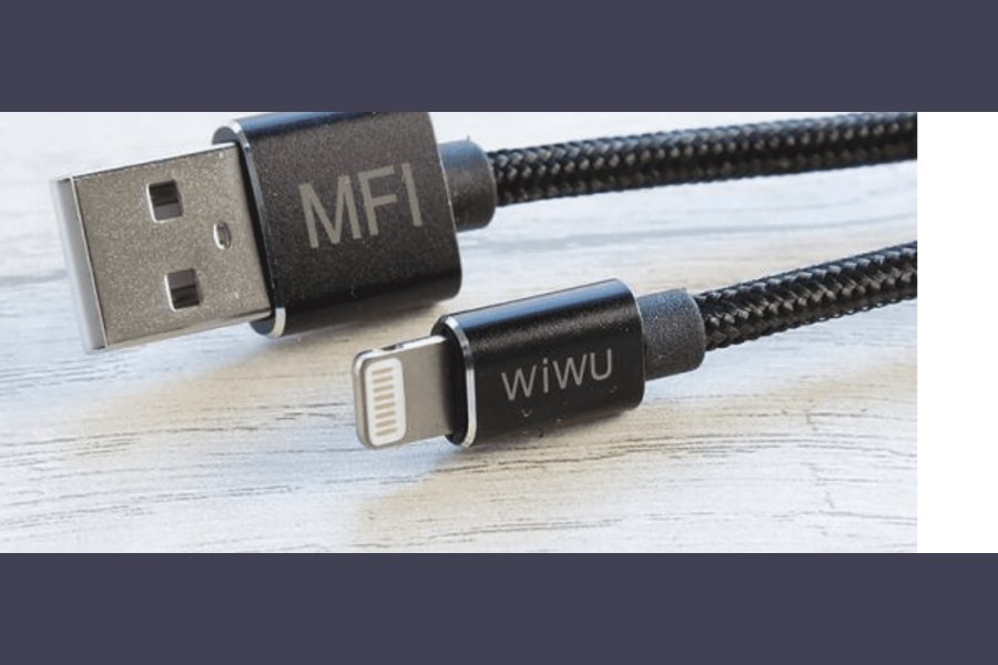 Se habría ahorcado con un cable. Se habría ahorcado con un cable.