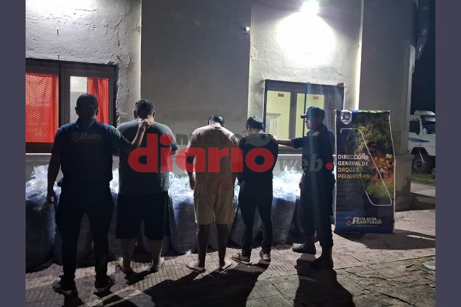 Se logró detener a tres sujetos. Se logró detener a tres sujetos.