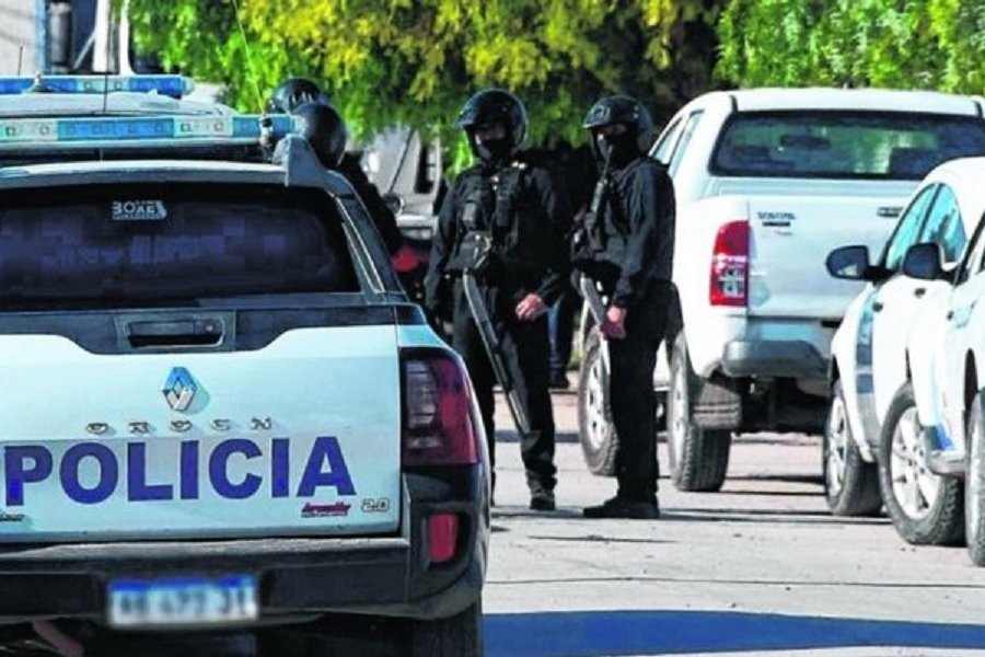Se inició una minuciosa investigación. Se inició una minuciosa investigación.