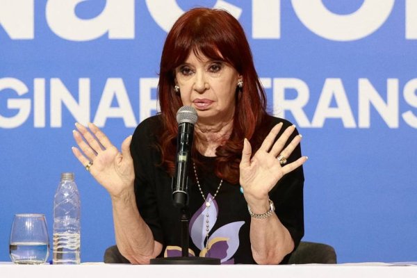 Cristina Kirchner criticó a Milei por haber llegado a Roma tras el cierre del féretro de Francisco