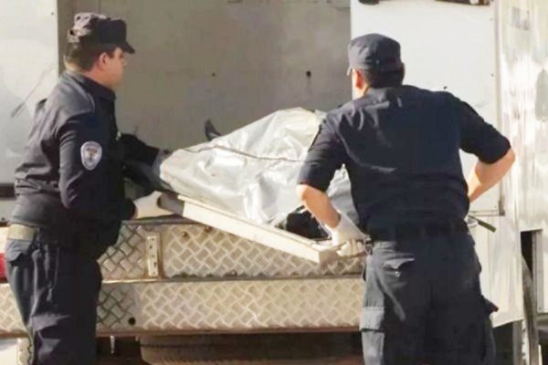 Lo fueron a detener por homicidio y amenazas y lo hallaron muerto