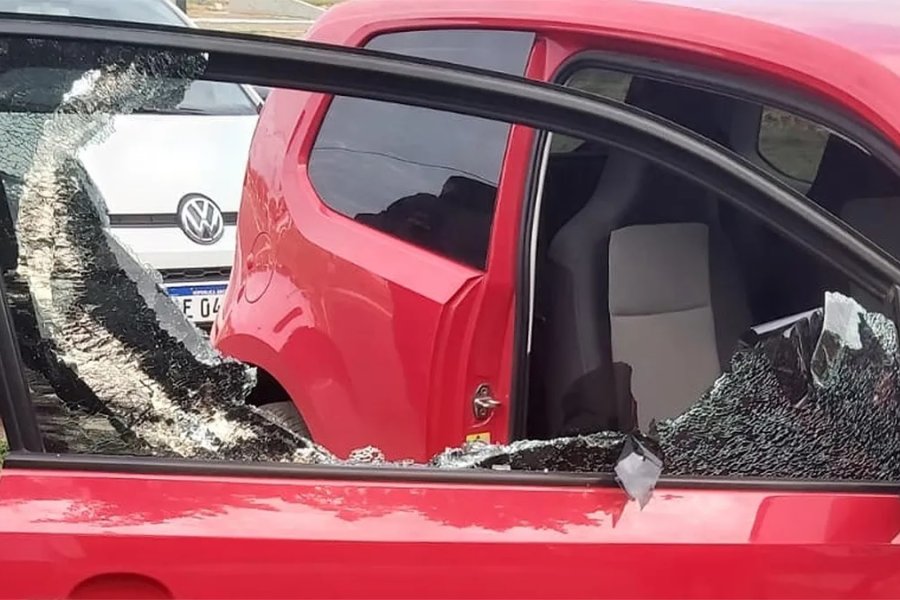 El auto estaba en un estacionamiento. El auto estaba en un estacionamiento.