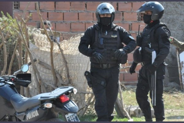 Empleado municipal fue a bailar y regresó sin motocicleta y celular