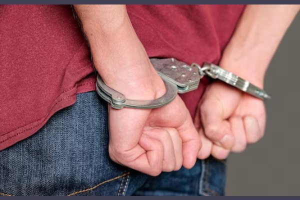 Tras la aprehensión de un joven, ubicaron varios artículos sustraídos