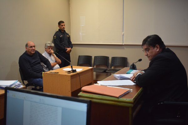 Pena en suspenso para gestor que cobraba para 