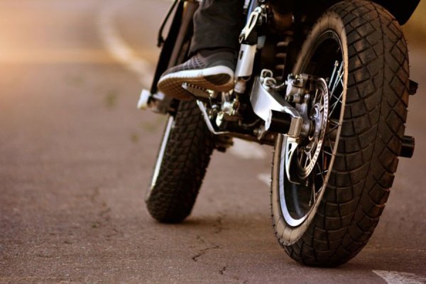 Un sátiro en moto manoseó a una docente que circulaba en bicicleta