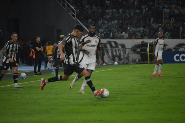 Central Córdoba rescató un empate ante Flamengo y se mantiene como líder