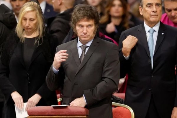 El Gobierno felicitó al nuevo Papa y Milei viajará a su asunción