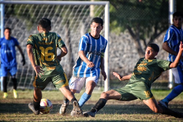 Defensores de Forres ganó por primera vez y dejó sin invicto a Mitre