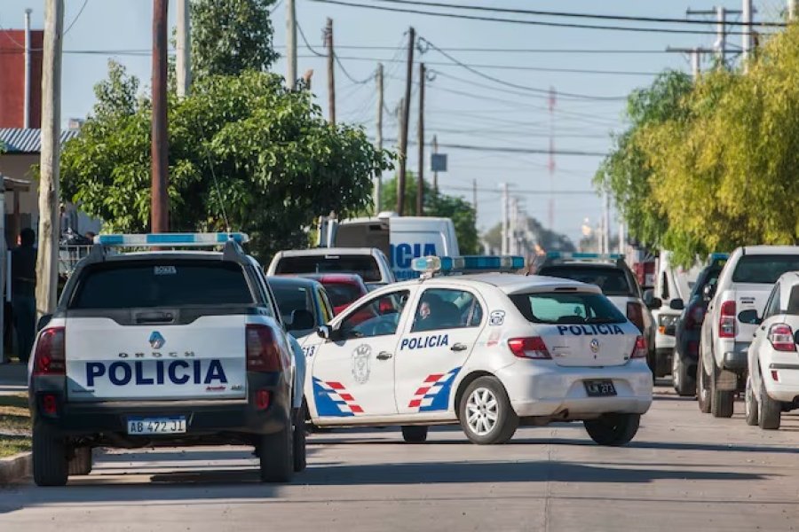 Se inició una investigación para detenerlo. Se inició una investigación para detenerlo.