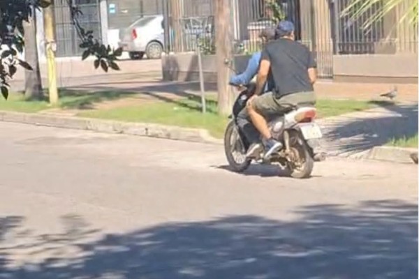 Roban una batería de auto a plena luz del día en pleno centro