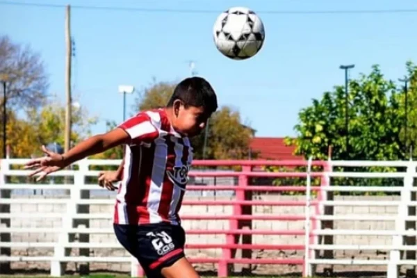 Niño de 11 años falleció electrocutado al buscar su pelota en un techo
