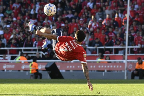Directo al Puskas: el gol imposible de Santiago Montiel para Independiente