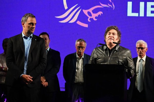 Milei espera un batacazo contra el PRO, suspendió su viaje y Adorni se guarda hasta el domingo