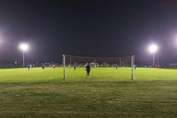Robaron nueve reflectores de una cancha municipal en el Parque Aguirre