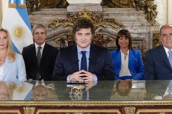 El Gobierno prepara reformas laboral y tributaria tras las elecciones de octubre