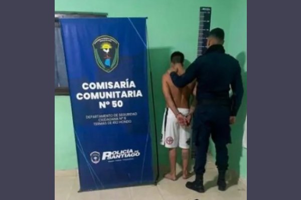 Sujeto que le robó a su hermano huyó desnudo cuando vio llegar a la Policía