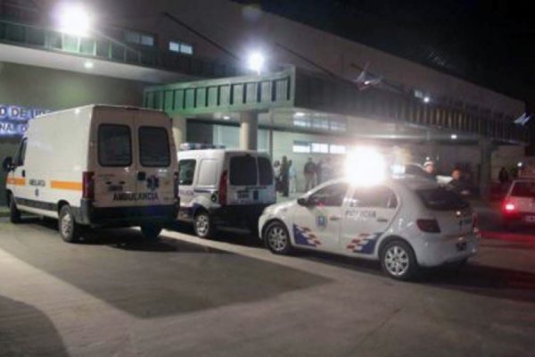 Le cayó encima el automóvil que reparaba y sufrió graves lesiones