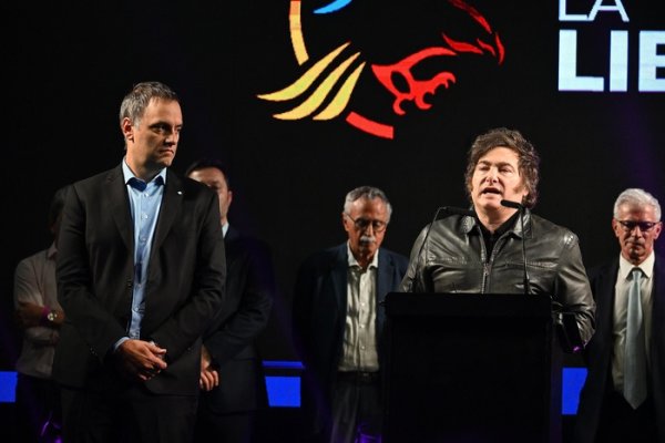Milei sigue de festejo y propone jubilar a Macri