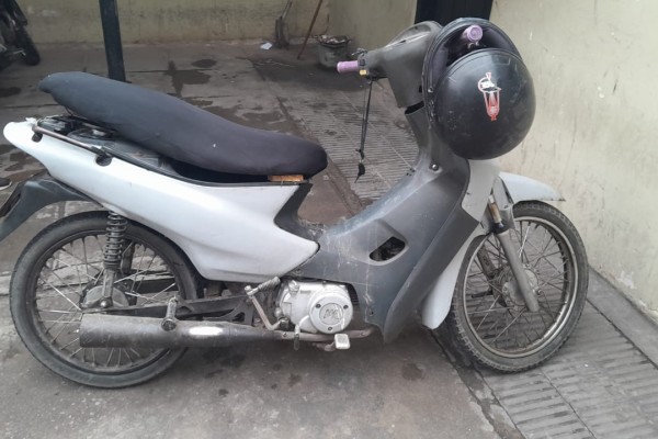 Circulaba con una patente falsa: secuestran motocicleta requerida por la justicia