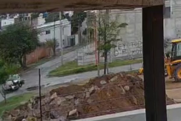 Brutal choque en Viamonte y Neuquén deja una persona herida