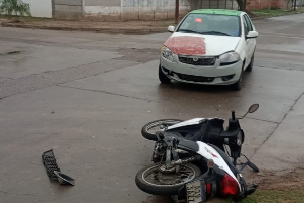 Brutal choque en Viamonte y Neuquén deja una persona herida
