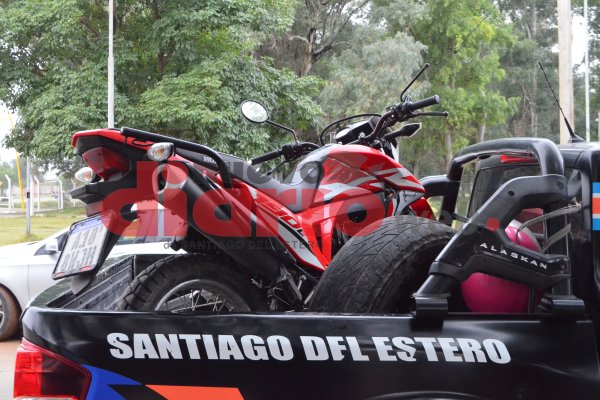 Un motociclista sufrió lesiones tras colisionar contra un automóvil