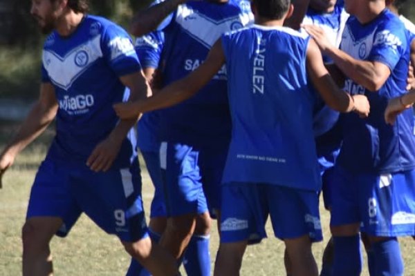 Vélez (SR) goleó y se subió a la cima de la zona B